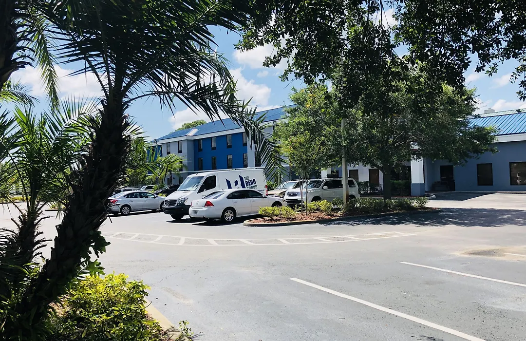 Days Inn & Suites By Wyndham Lakeland-1